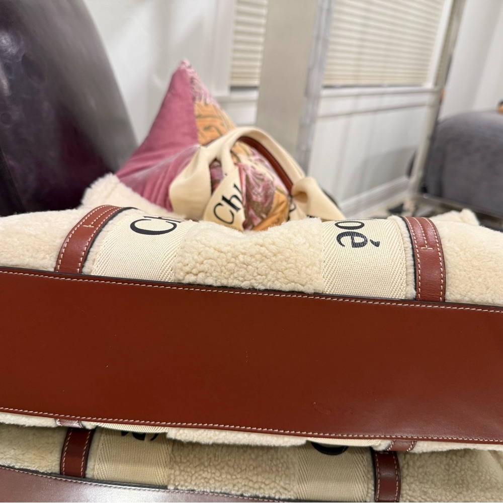 Chloe Large Woody Shearling Tote Bag - Picture 8 of 16